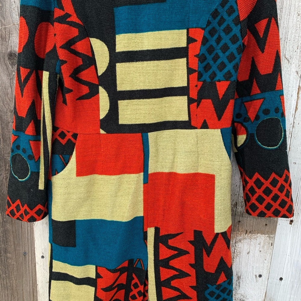 Color-blocked Shift Dress - Picture 4 of 16